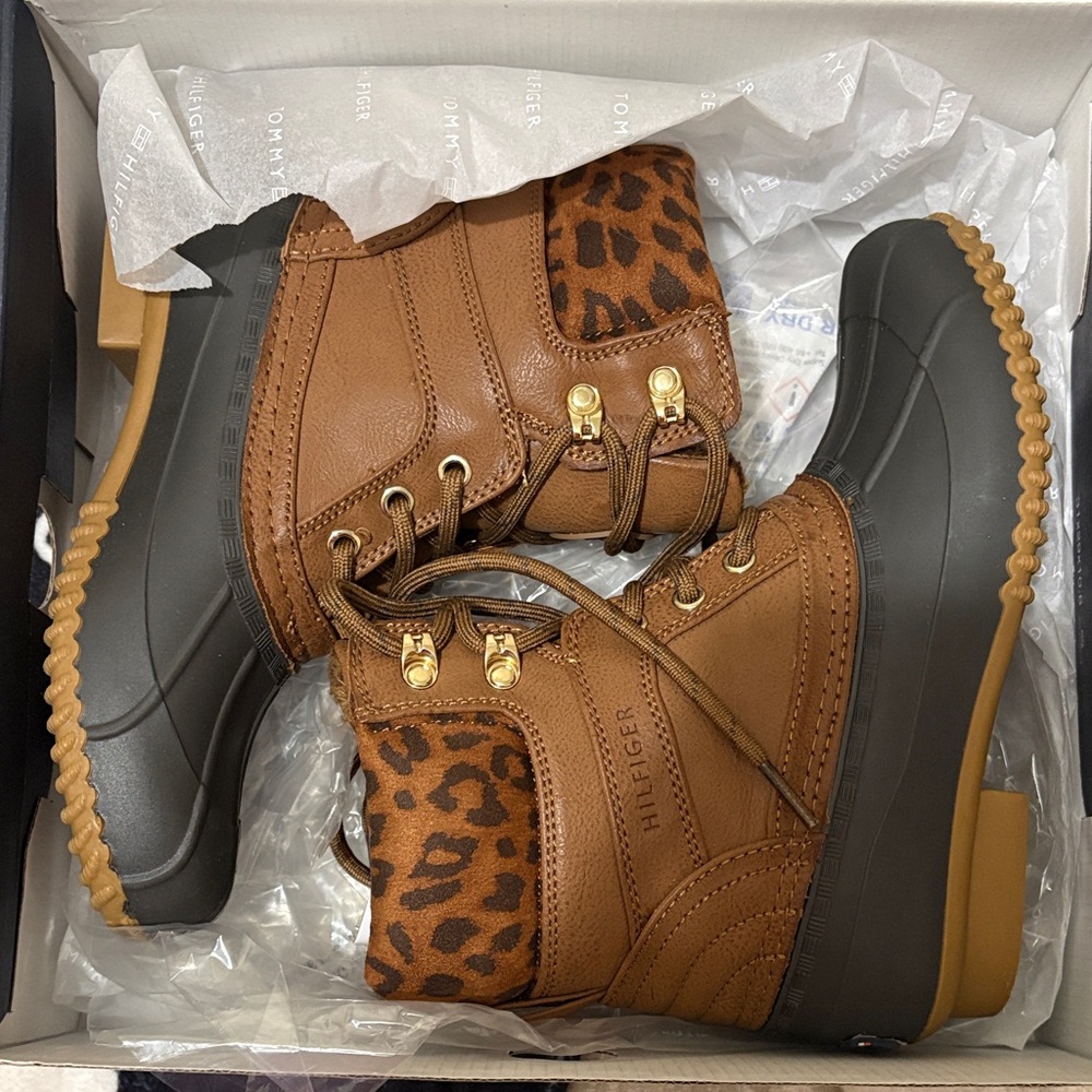 Tommy Hilfiger Brown Leather Duck Boots with Leopard Collar